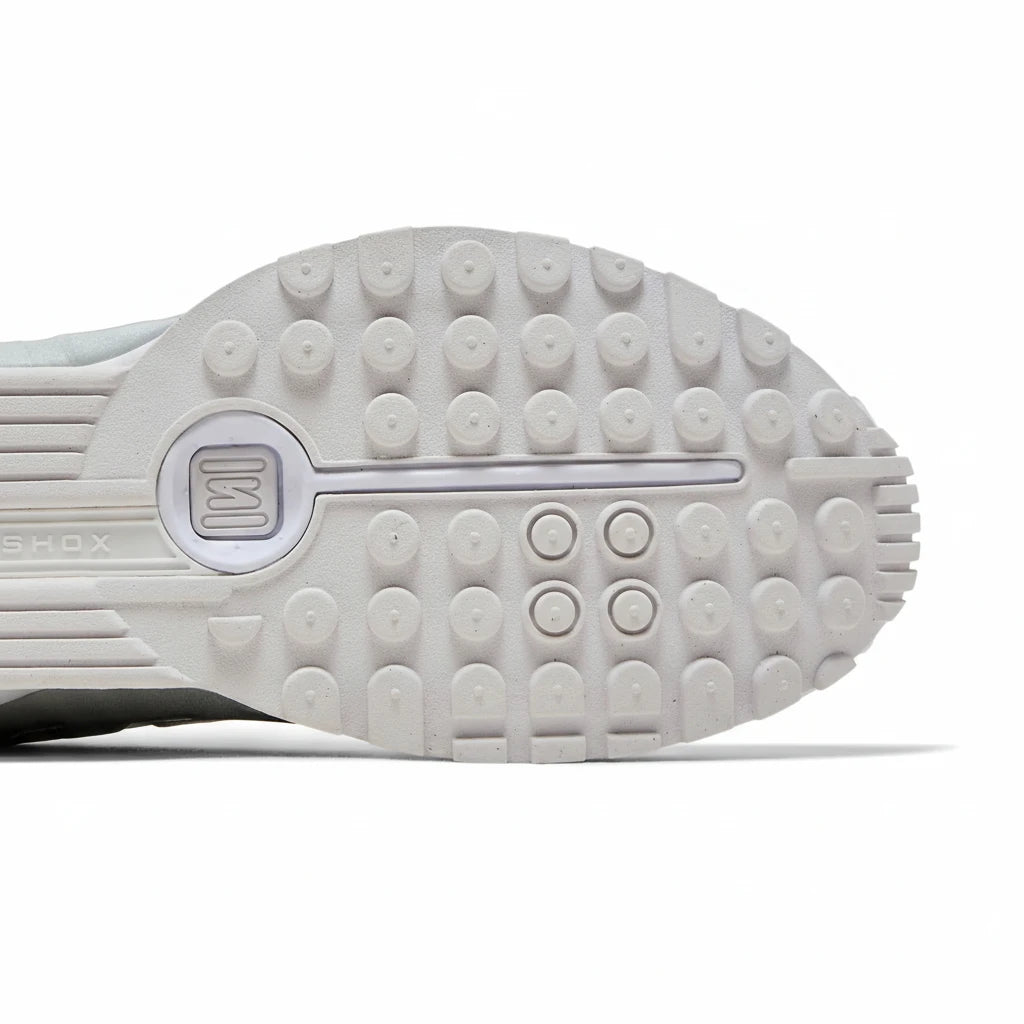 Nike Shox R4 Blanc / Gris métallisé - Sneakaddixct