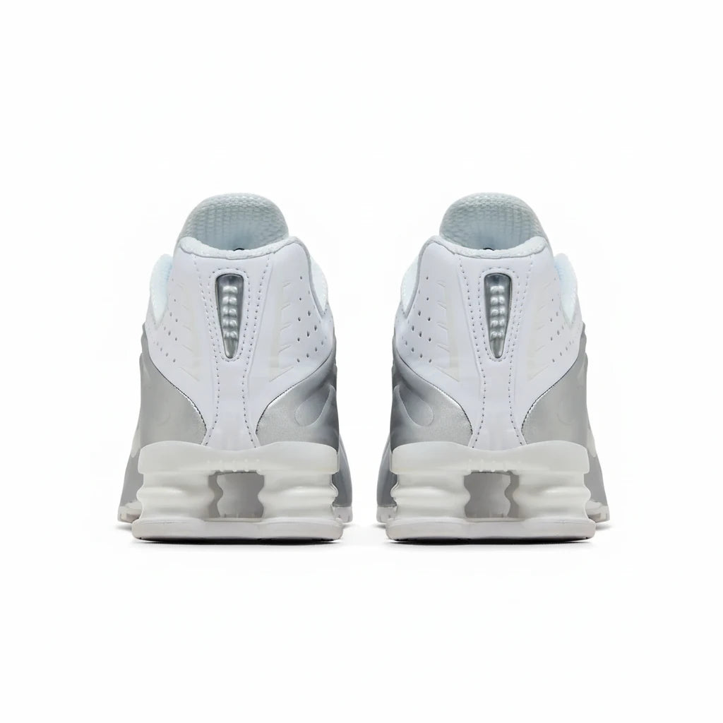 Nike Shox R4 Blanc / Gris métallisé - Sneakaddixct