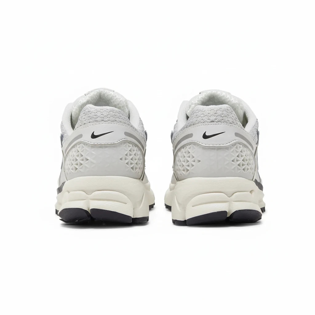 Nike Zoom Vomero 5 Blanc crème / Gris métallique - Sneakaddixct