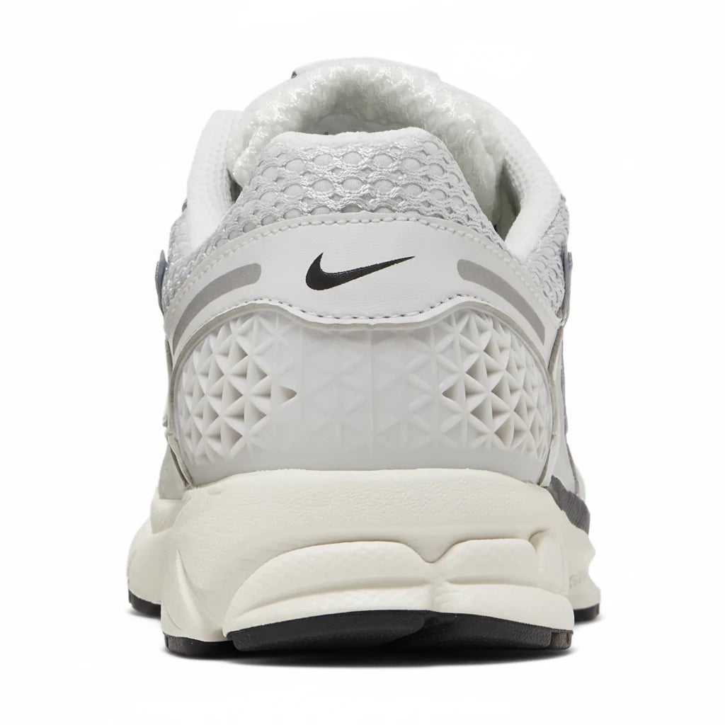 Nike Zoom Vomero 5 Blanc crème / Gris métallique - Sneakaddixct