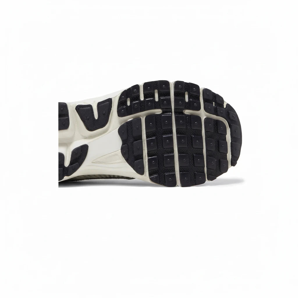 Nike Zoom Vomero 5 Blanc crème / Gris métallique - Sneakaddixct