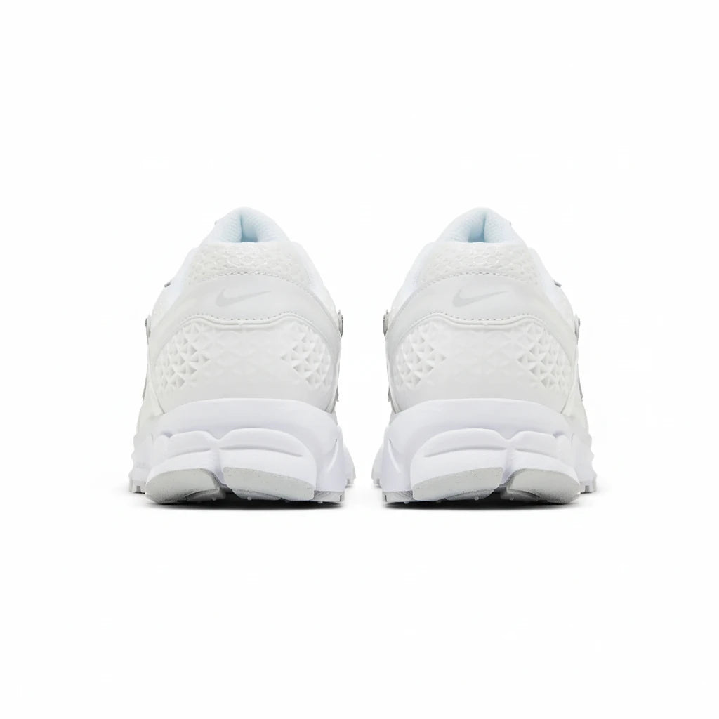 Nike Zoom Vomero 5 Blanc / Gris Métallique - Sneakaddixct