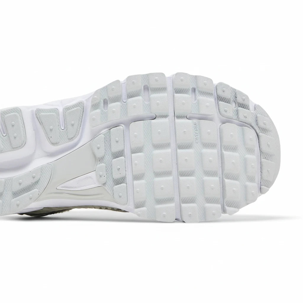 Nike Zoom Vomero 5 Blanc / Gris Métallique - Sneakaddixct