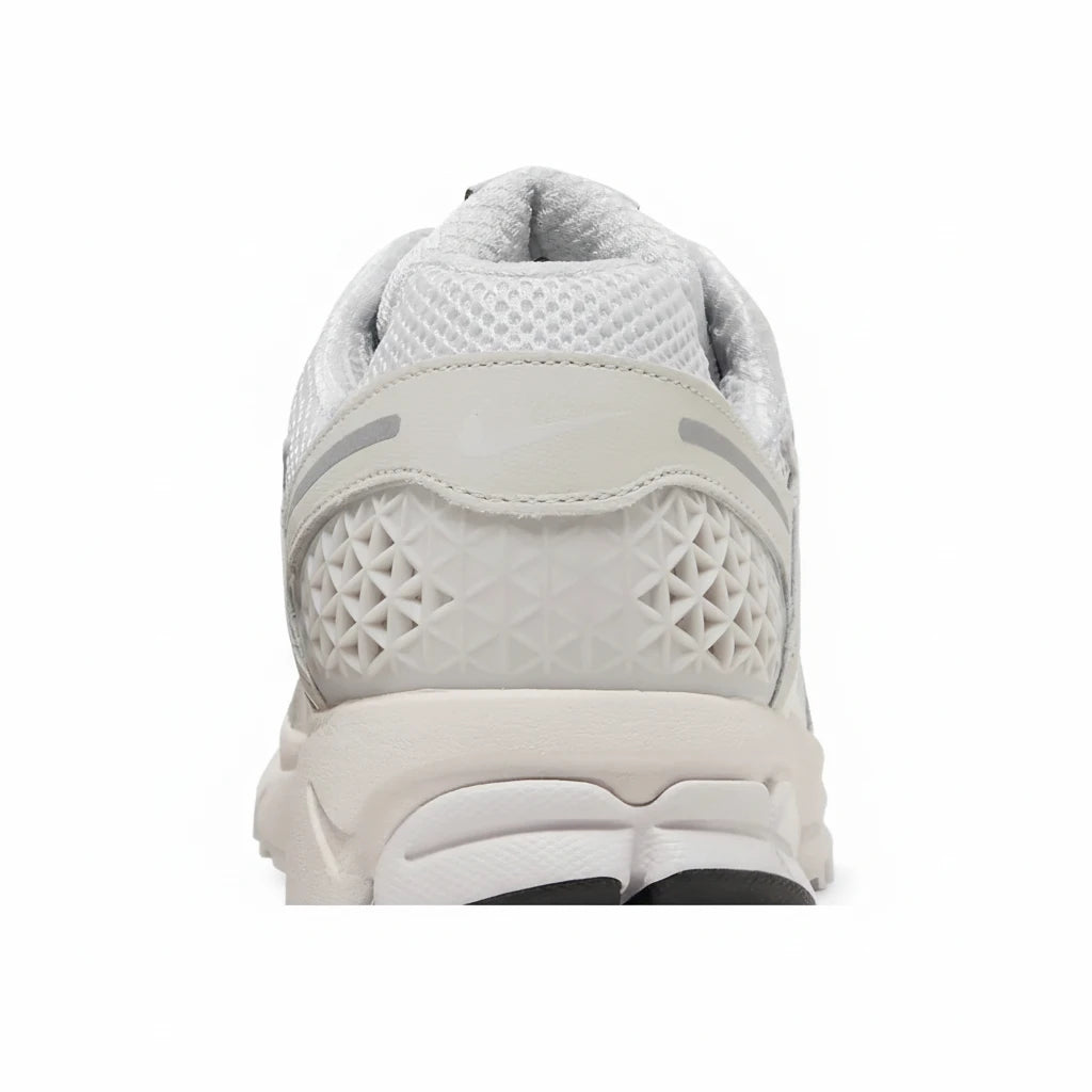 Nike Zoom Vomero 5 Blanc - Sneakaddixct